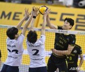 나경복 ‘밀어 넣어야해’