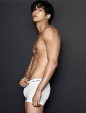 로운, 팬티 차림으로 탄탄한 바디 공개…청순+섹시 [화보]