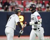 배정대, 1점 더 도망가는 솔로포