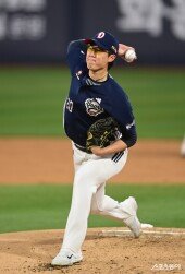 김유성, 이 악물고 역투