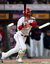 한유섬, 2-2 동점 적시타!