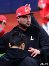 화이트 ‘보면 볼수록 박찬호 닮았네~’