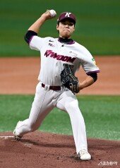 김윤하, 당당한 선발투수~