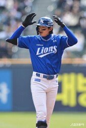 구자욱, 선제 1타점 올린 세리머니