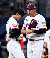 이강준, 만루 위기에서 교체