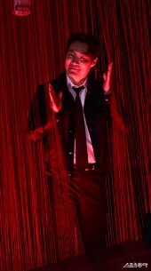 이희준, 스릴러 장인다운 깜짝 포즈