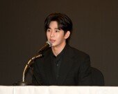 김수현 ‘두렵습니다’