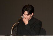 눈물 흘리는 김수현