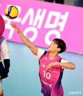 샤이니 민호, 흥국생명 승리 기원 시투!