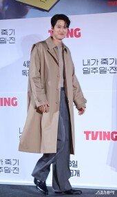 공명, 수줍은 등장