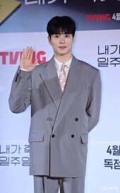 정건주, 오버핏도 잘 어울려