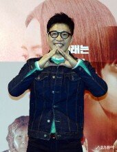 정경호 ‘느낌있는 AI 포즈~’