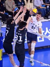 러셀, 강력한 스파이크