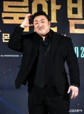 마동석 ‘귀여운 하트’