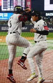 로하스-김상수, 완벽한 세리머니