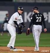 장성우, 펜스 직격한 역전 2루타