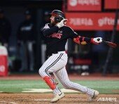 오스틴, 1점 만회하는 솔로포