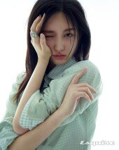 아이브 가을 “가사 쓰는 게 목표, 독서에 푹 빠져있다” [화보]