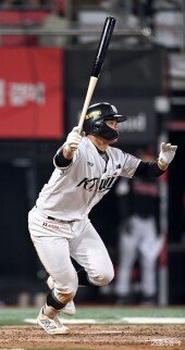 권동진 ‘3루타’