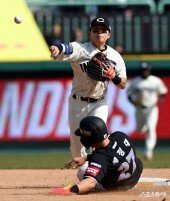 정준재, 병살 수비 문제없어~