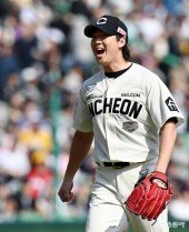 포효하는 문승원 ‘6이닝 무실점~’