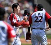 홍창기 ‘가벼운 마음으로’