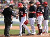 올러 ‘마운드가 이상해요