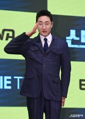 김현규, 성윤모의 눈빛