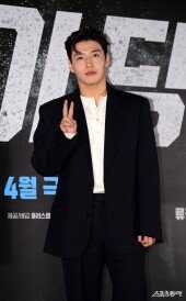 강하늘 ‘누명을 쓰고 교도소에 수감된’