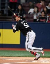 홍창기 ‘선두타자 출루’