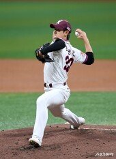 역투하는 조영건