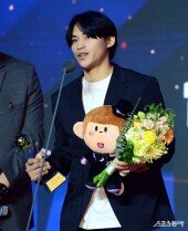 카굴랑안 ‘평생 한번 신인상~’