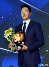 감독상 전희철 감독 ‘팬-구단-가족의 힘!’