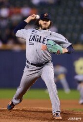 폰세, 힘 넘치는 피칭