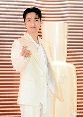 이준혁 ‘女心 저격 하트~’