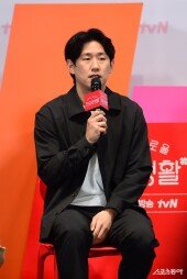 이민수 감독 ‘신원호 선배는 정신적 지주’