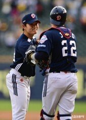 김택연, 9-2 승리 지킨 미소