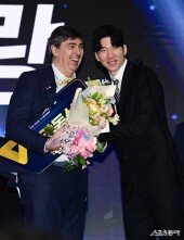 필립 블랑 감독, 허수봉과 안기며 흐뭇