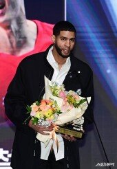 레오, ‘레전드들과 함께 해 기뻐요’