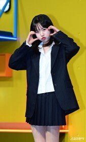 지예은, 귀여운 볼하트