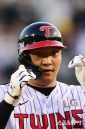 문보경, 1-2루 찬스 살리는 선제 적시타