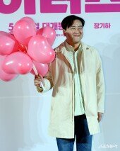 강이관 감독 ‘사랑 바이러스로 행복하세요~’