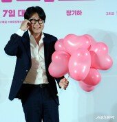 김윤석, 잔혹한 아귀에서 사랑 전도사로 변신!