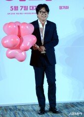 김윤석, 사랑 바이러스 박사~