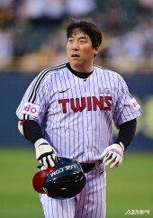 김현수, 2100경기 첫 타석은 땅볼 아웃