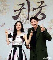 김지연-육성재 ‘장난 가득한 포즈~’