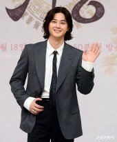 김지훈, 훈남 손인사~