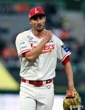 화이트 ‘충격 데뷔, 1회 탈삼진 3개~’