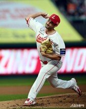 코리안 특급 박찬호(?) ‘화이트 국내 데뷔전!’