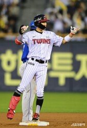 박해민, 2루타로 찬스 만들었어